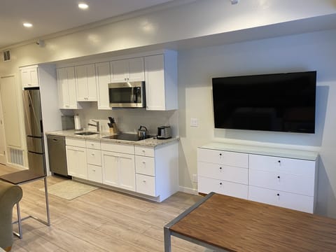 Dining Area & Kitchen