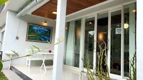 porch/terrace/entrance