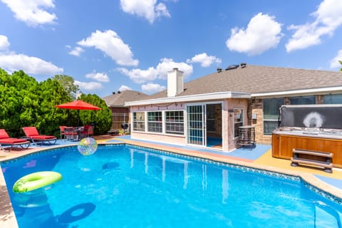 24,000 gallon private pool, heated all-year!