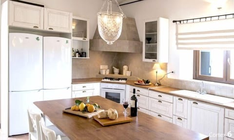 breakfast island and kitchen