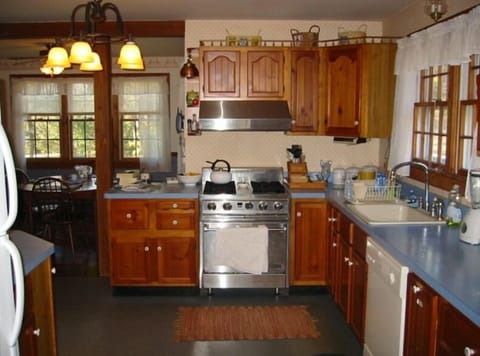 Kitchen with Dynasty Range & Breakfast nook