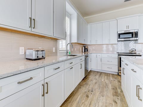 Fully Equipped Kitchen with Stainless Steel Appliances