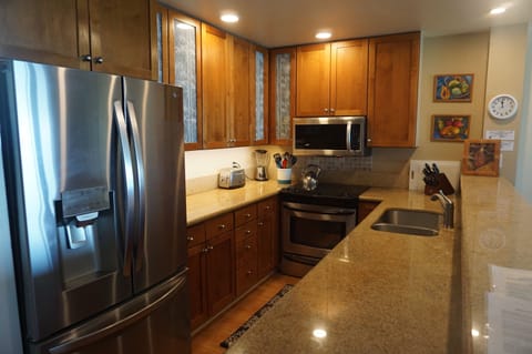 Make Meals Easily in the Fully Equipped Kitchen 