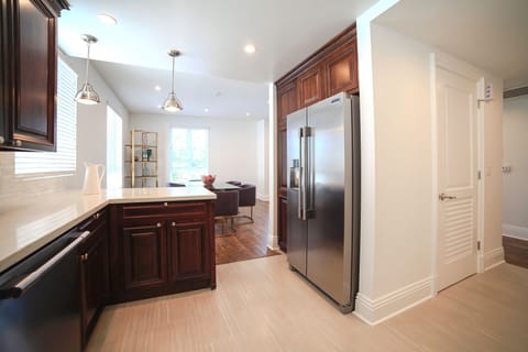 Kitchen & Dinning room 