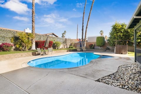 Private pool and private yard. 