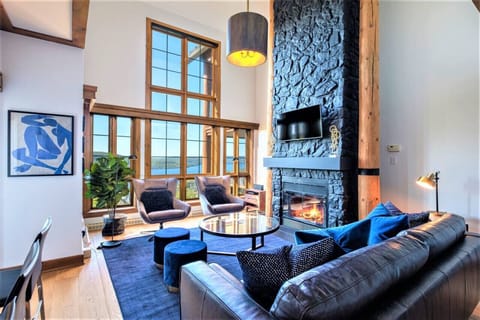 Équinoxe 164-2 / Exclusive Mountain Home With View