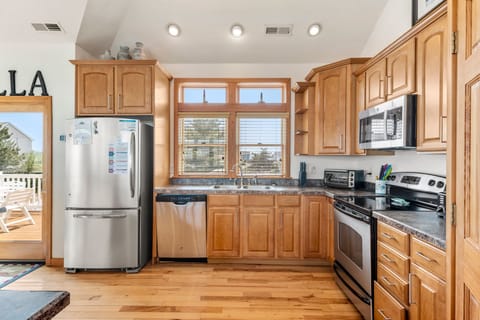 VOH125: Rest-A-Shore | Top Level Kitchen