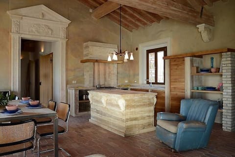 TUSCANY FOREVER RESIDENCE VILLA V VOLTERRA FIRST FLOOR APARTMENT
3 BEDROOMS, 2 BATHROOMS