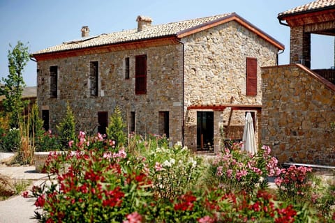 TUSCANY FOREVER RESIDENCE VILLA IV VIAGGIO FIRST FLOOR APARTMENT
BRING THE KIDS! toys&books, swimming pool for kids