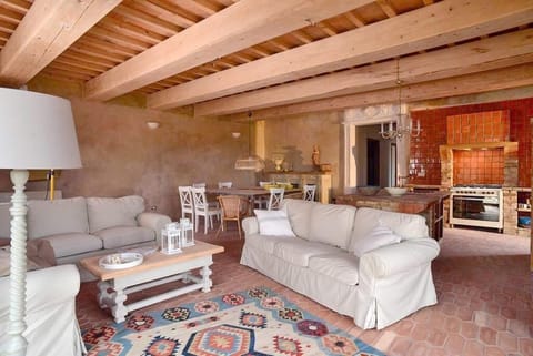 TUSCANY FOREVER RESIDENCE VILLA II L’ALLEGRIA GROUND FLOOR APARTMENT 4 bedrooms, 2 bathrooms