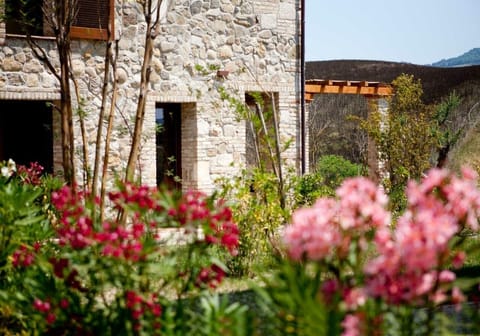 TUSCANY FOREVER RESIDENCE VILLA V VOLTERRA GROUND FLOOR APARTMENT
3 BEDROOMS/2 BATHROOMS/ PRIVATE TERRACE