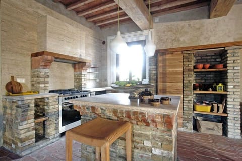 TUSCANY FOREVER RESIDENCE VILLA V VOLTERRA GROUND FLOOR APARTMENT
WE KNOW WHERE HAPPY KIDS ARE !