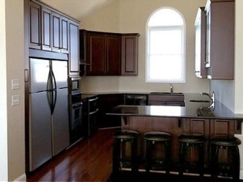 Large 12x18 Kitchen is great for multiple cooks w.lots of counters - bar seats 4