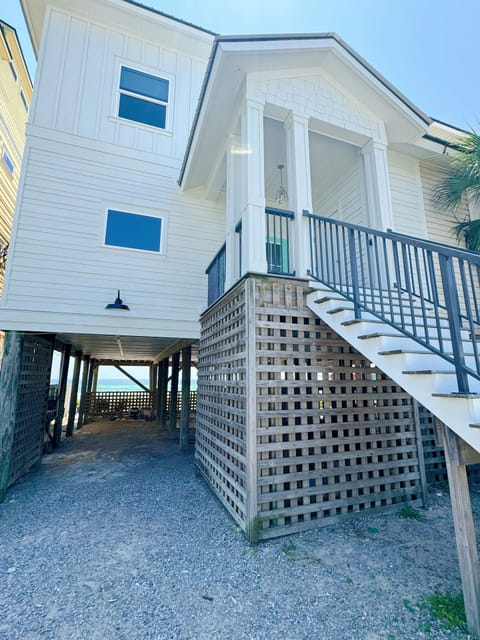 Ocean Front Home - Parking for 5
BEACH FRONT (5 minutes to 30A)