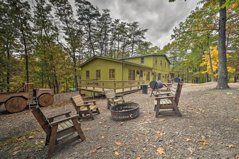 Urban Saddle Ranch | Shared Outdoor Space