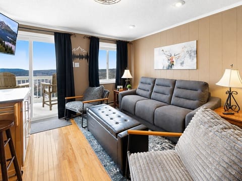Mountain Lodge 352 is your snowshoe home away from home