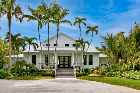 Front Yard Driveway - Driveway