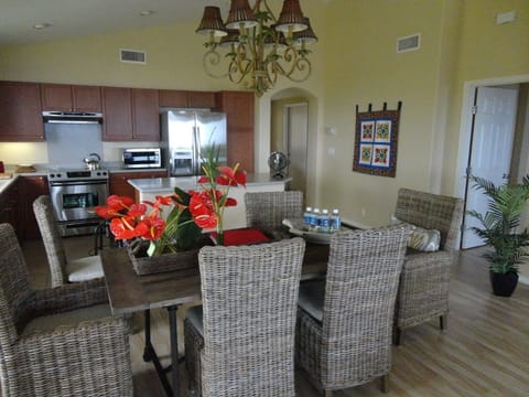 Dining room & fully equipped kitchen with island