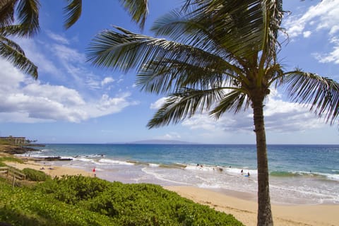 A view of Kamaole Beach from lanai.