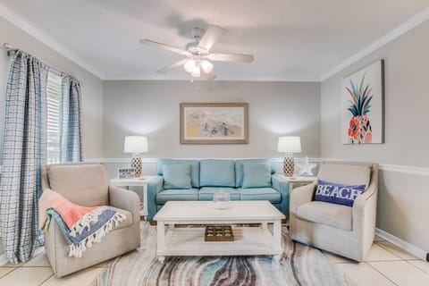 Living Room w/ sofa sleeper