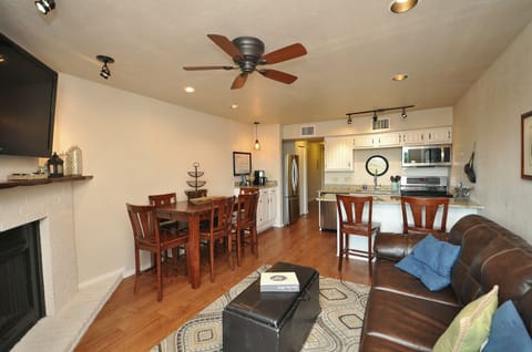 Comfortable condo with plenty of seating at the table.