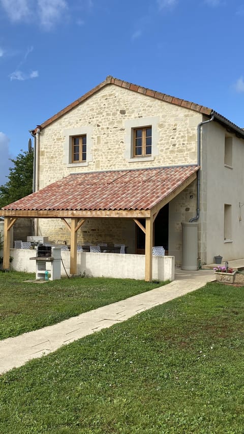 Large Gite with covered terrace 