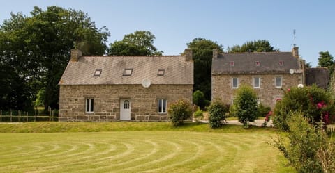Recently renovated farmhouse & gite sleeping 14 in total plus cots