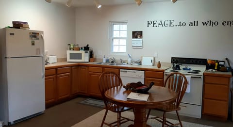 Fully equipped kitchen and dining area