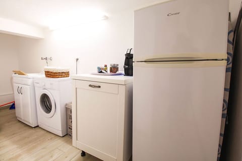 Marina di Grosseto - L'Oblò apartment - The refrigerator is located in the laundry room next to the kitchen