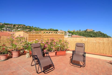 Castiglione della Pescaia - Apartment Anna - The roof terrace offers privacy for your relaxation