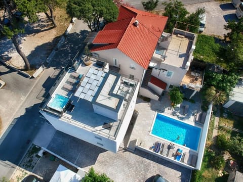 Our pool is 100% reliable, has no chemicals and chlorine, it works on the principle of electrolysis of salt water