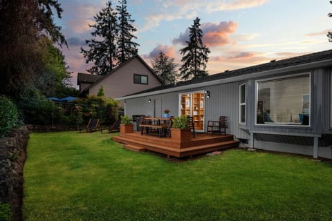 Cute backyard, and the cozy atmosphere had my guests and I feeling at home.  -Cristina