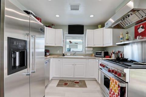 Remodeled kitchen with chef grade appliances granite countertops
