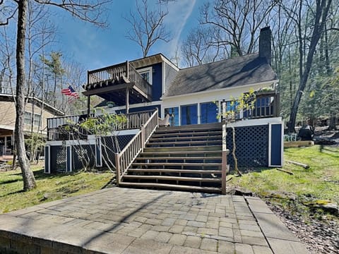 Welcome to Bearfoot Lodge, Your Upgraded Lakefront Escape!