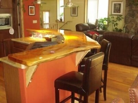 Beautiful Kitchen Bar with 5 stools.