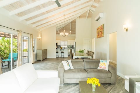 Living room & kitchen