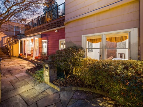 Gorgeous exterior and amazing light
