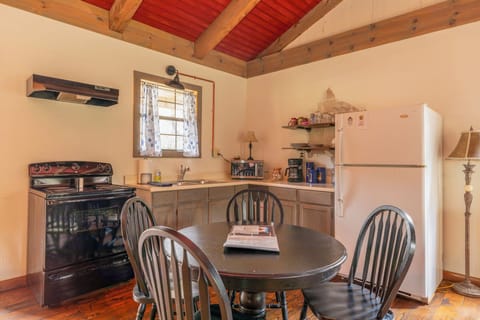 Fully-equipped kitchenette