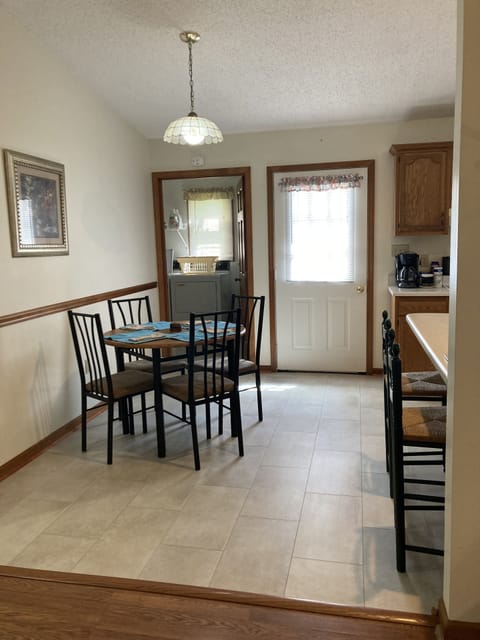 Dining area -new floors
