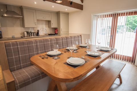 Dining table to seat 6