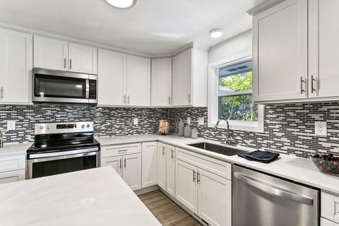 Lovely open concept kitchen for all your culinary needs!