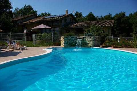 Le gite vu de la piscine -