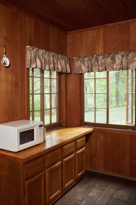 More kitchen, opposite counter.