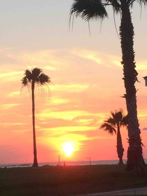 Enjoy the sunset of a lifetime on Copano Bay!