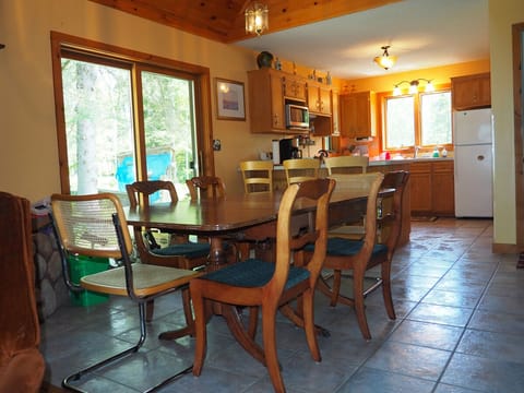 Dining area - seats six!