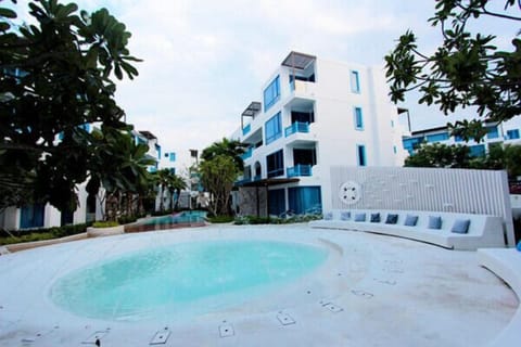 The Crest Santora - 1Br pool view 050