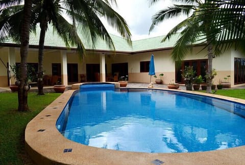 Large villa with pool 10 pax SHR001