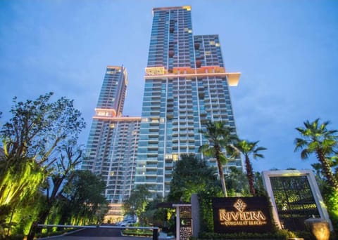 Relive @ The Riviera Wongamat by Away