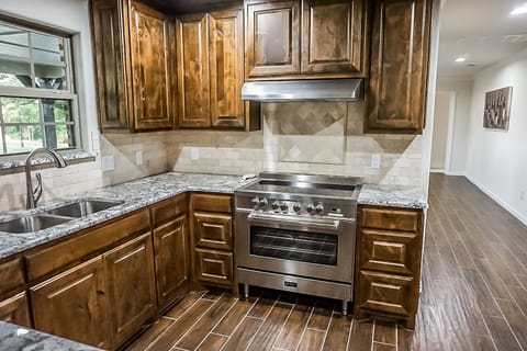 Fully equipped kitchen with brand new appliances