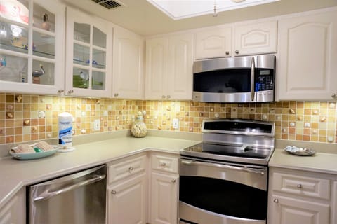 Upgraded Full Kitchen